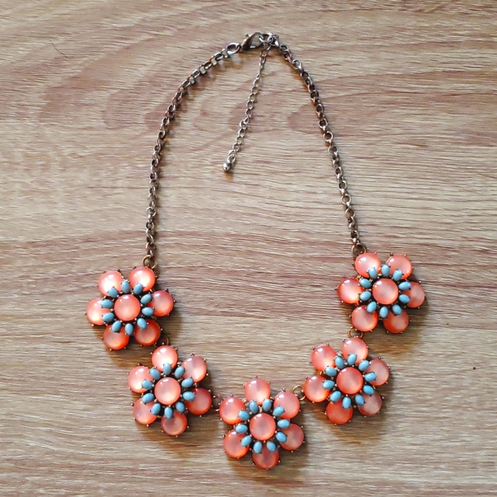 Pink flower shaped fashion necklace
